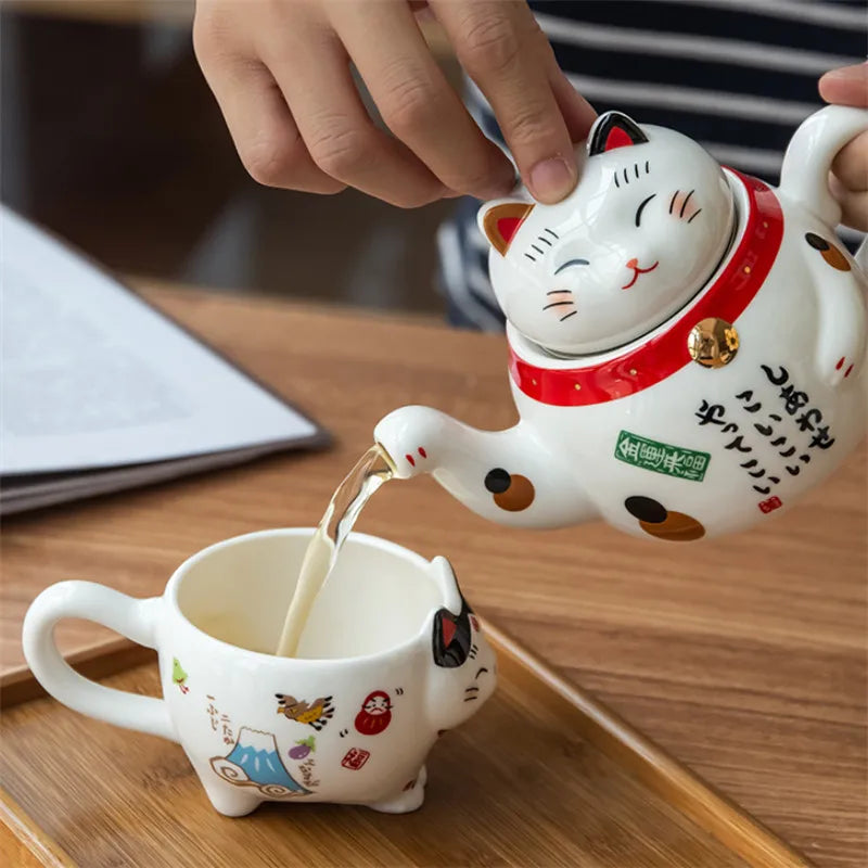 Service à thé japonais porte-bonheur Maneki Neko, tasse et cafetière avec filtre intégré.