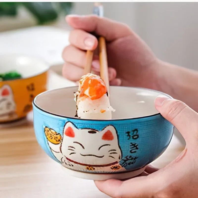Round ceramic bowl in various sizes, Japanese lucky cat design, ideal for kitchens, restaurants, and homes. Salad bowl, noodle soup bowl, tableware.