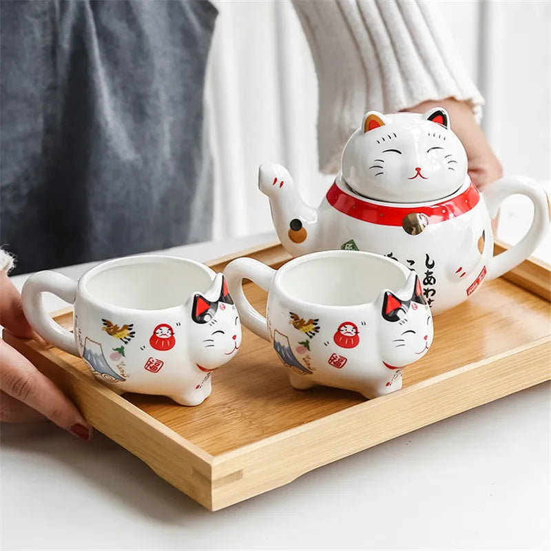 Service à thé japonais porte-bonheur Maneki Neko, tasse et cafetière avec filtre intégré.