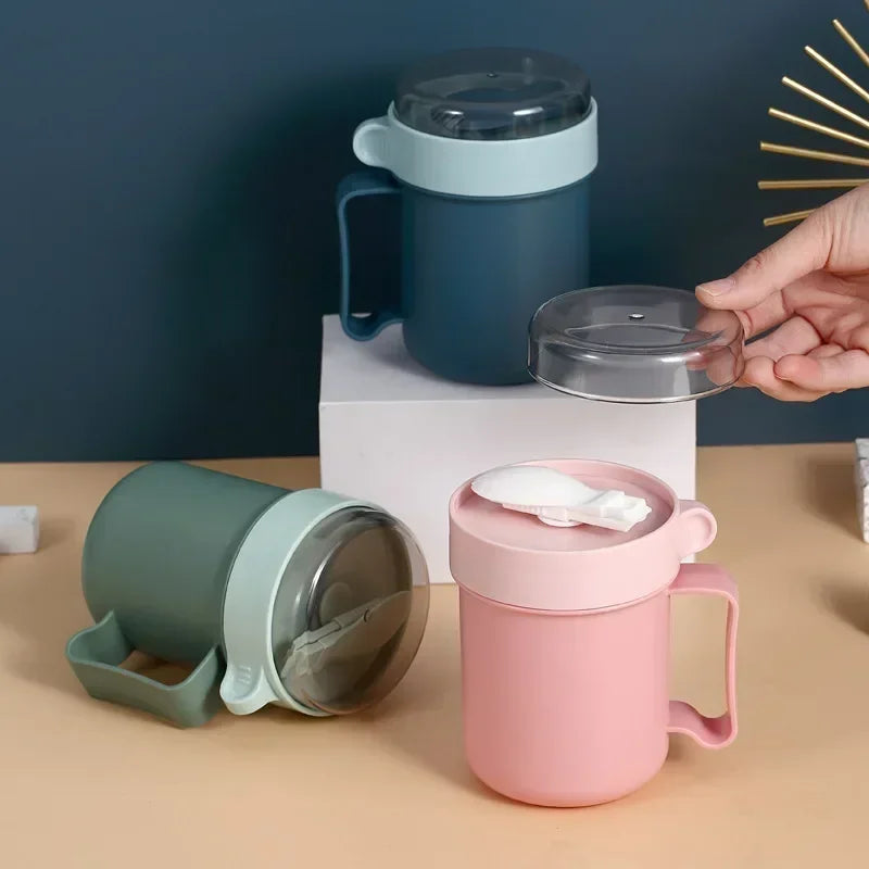 Portable multifunctional container for breakfast, yogurt, oatmeal, soup, etc., Japanese style. Includes a lid and a spoon.